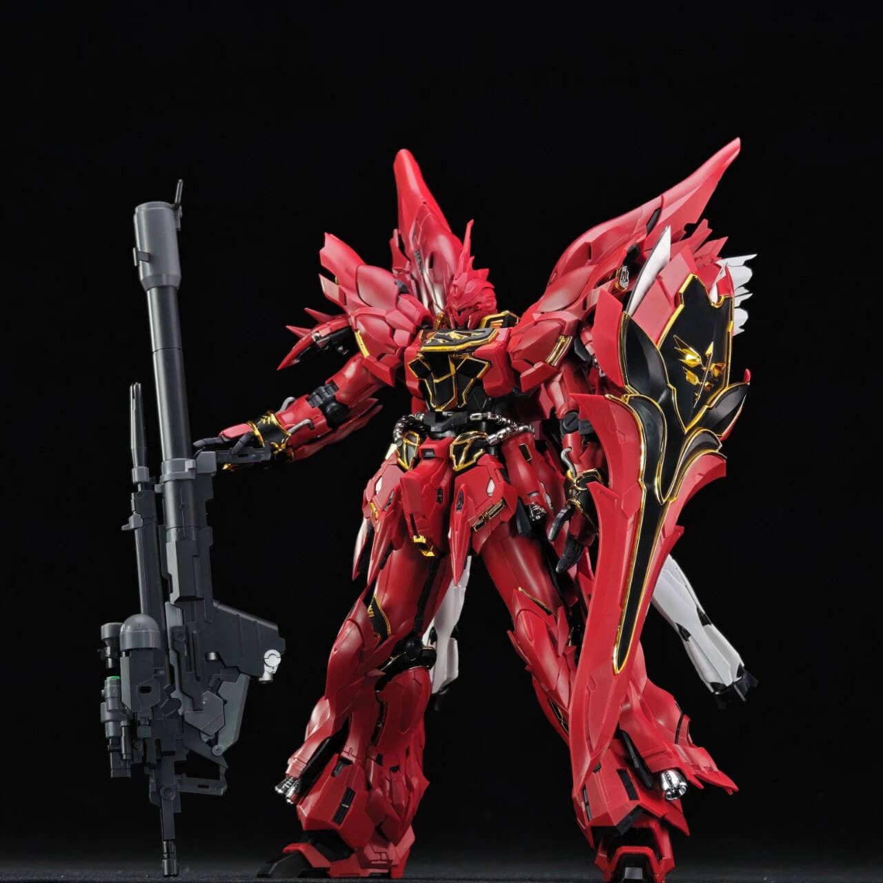 真紅の三倍速　1/100 mgシナンジュ　組み立て途中品 真紅の三倍速 1/100 mgシナンジュ 組み立て途中品 MGシナンジュ